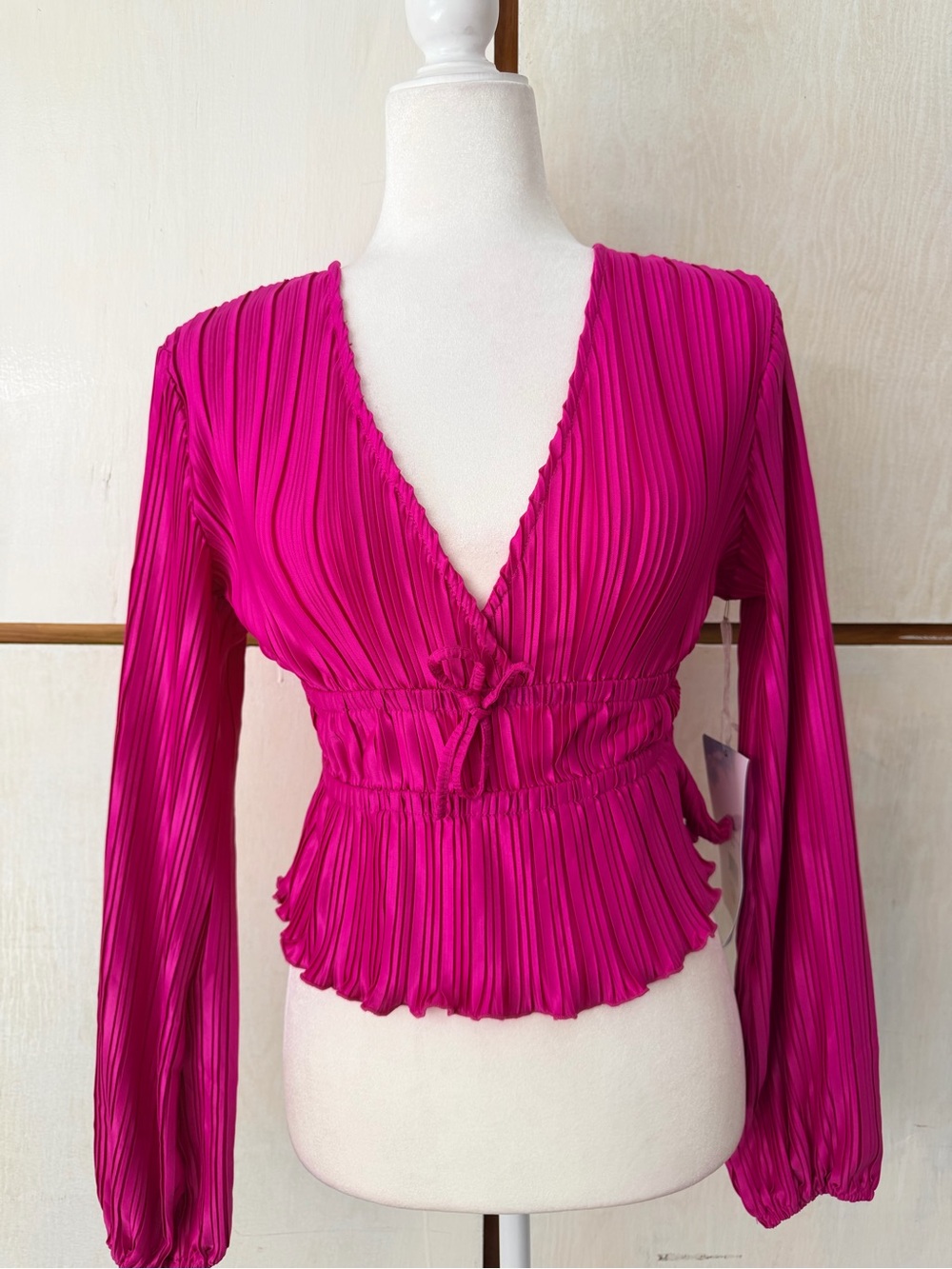 Watermelon Sugar Women’s Fuchsia Pleated Blouse V Neck Ruffle Hem Size S